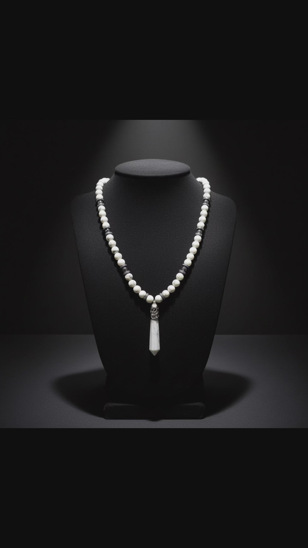 White turquoise Clasps Necklace (Hematite)