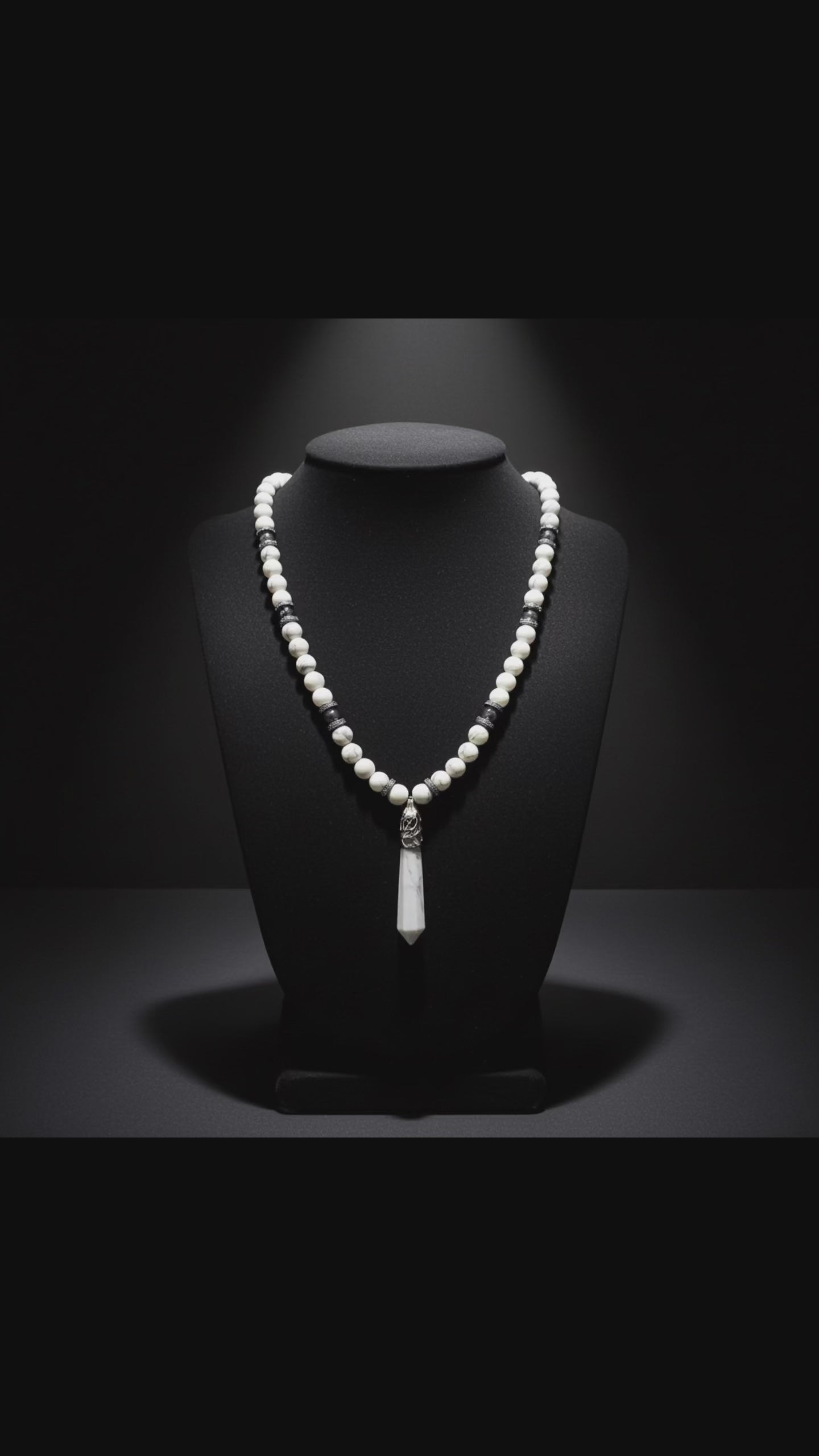 White turquoise Clasps Necklace (Hematite)